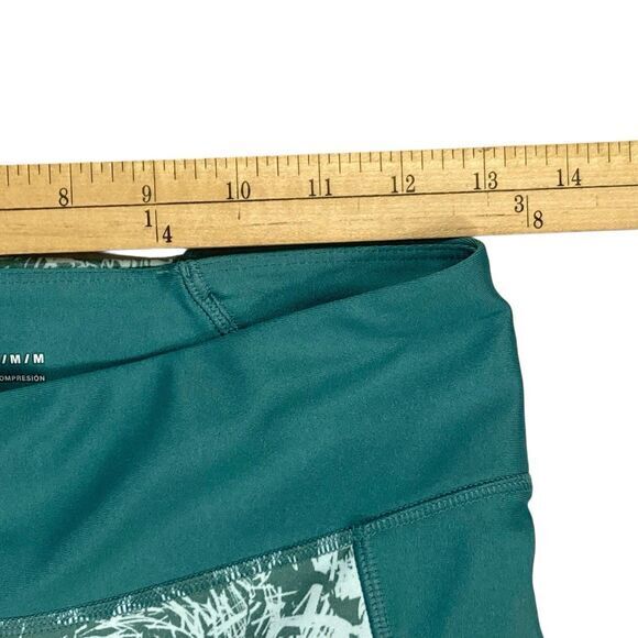 Under Armour Capri Leggings Womens M Green Athleisure Yoga Stretchy Gym Pull On - Picture 10 of 16